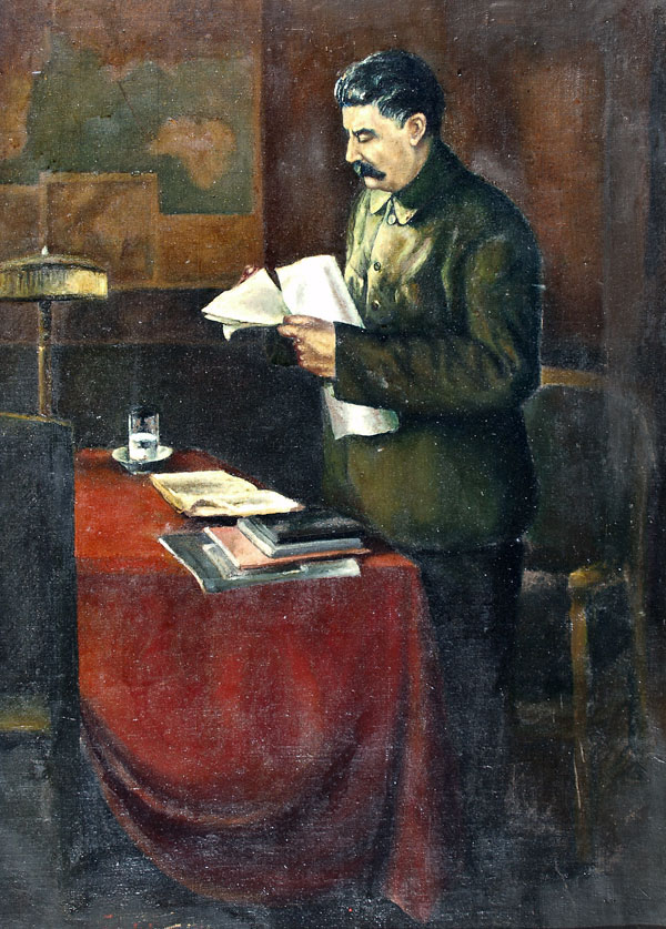 И.В. Сталин в кабинете.