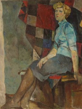 Женщина на фоне пестрого ковра.