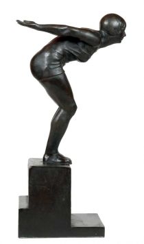 Скульптура «Пловчиха».