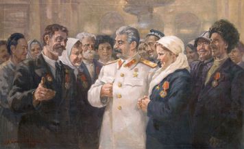 И.В. Сталин награждает героев в Георгиевском зале.